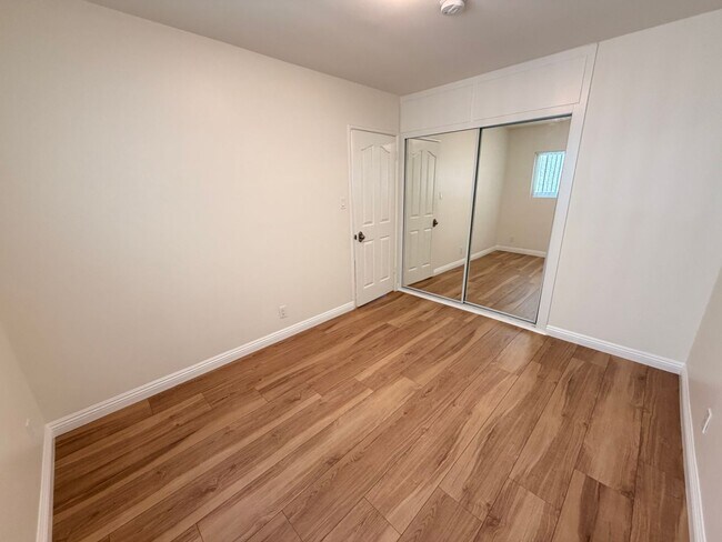 Building Photo - Completely Remodeled 2 Bed, 1 Bath in San Pedro w/ Garage Parking!