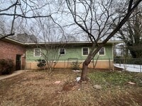 Building Photo - Newley Renovated Studio!