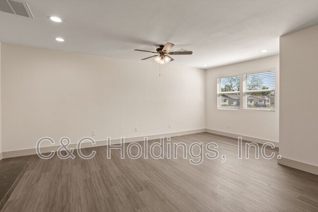 Building Photo - 104 S 195th E Ave