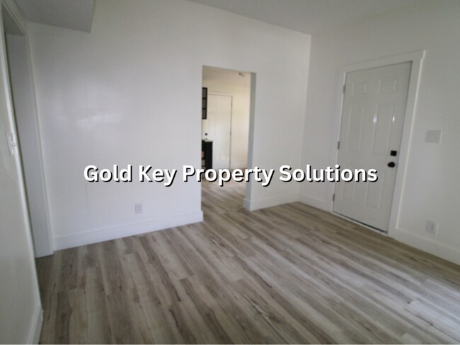 Building Photo - Nicely renovated 3 BR 1 BA House with Central Air (SECTION 8 APPROVED)