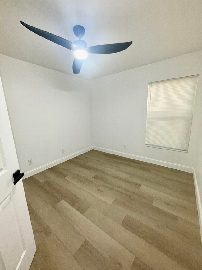 Building Photo - 1577 Hawthorne Pl
