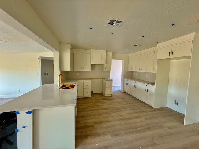 Building Photo - Beautifully Remodeled Three Bedroom Home on 2 Acres with Horse Privileges in Hurricane