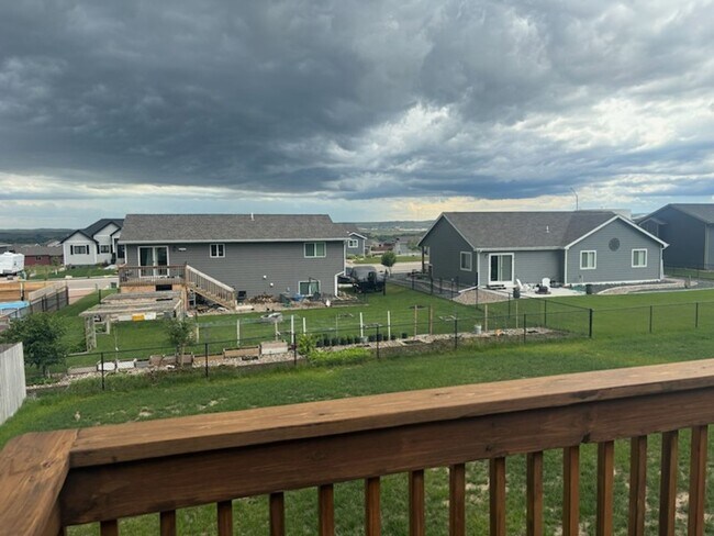 Building Photo - 4 BED | 3 BATH | DOUBLE GARAGE | RAPID VALLEY