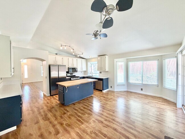Building Photo - Cul-de-Sac 3 Bedroom 2 Bathroom Home with SOLAR, 3-Car Garage & LARGE Backyard