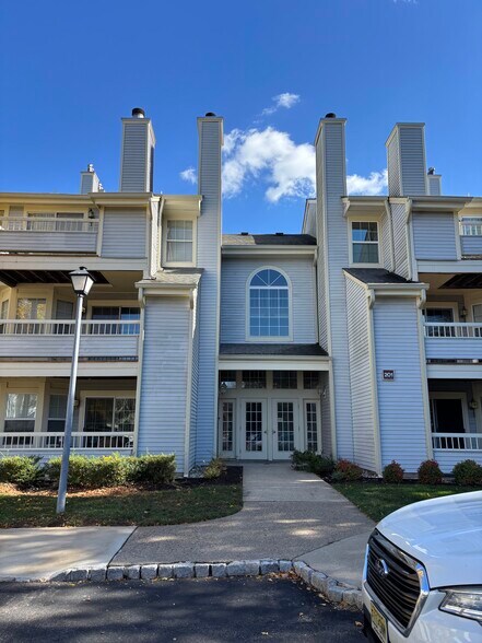 201 Building - 201 Salem Ct