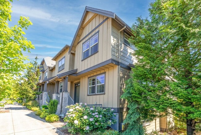 Building Photo - Must See! Luxury Townhome in West Sylvan Hills - Clubhouse/Pool/Garage!