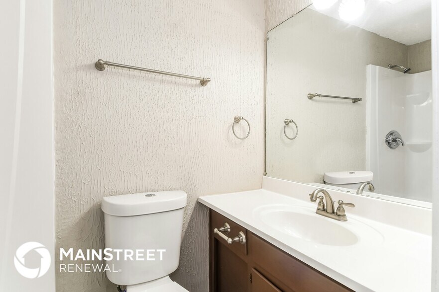 Building Photo - 2091 Luana Dr E