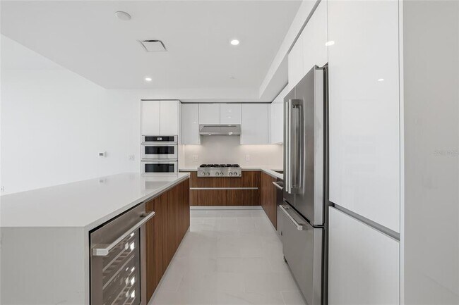 Building Photo - 400 Central Ave