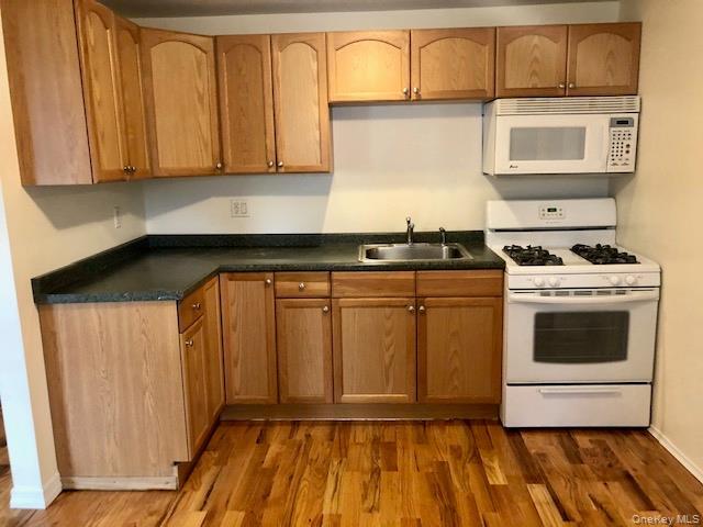 Building Photo - 105 Burtis St