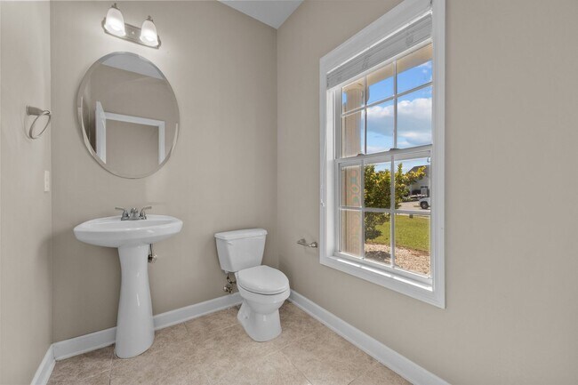 Building Photo - Welcome to Wynbrookee Lane!