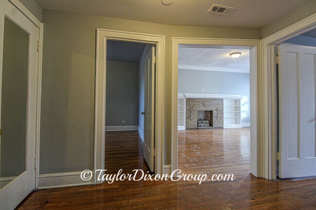 Building Photo - 6607 S Greenwood Ave