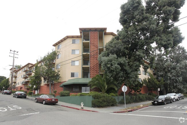 Primary Photo - Fairmont Towers Apartments