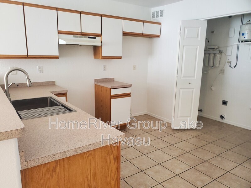 Building Photo - 2406 N Kiowa Blvd