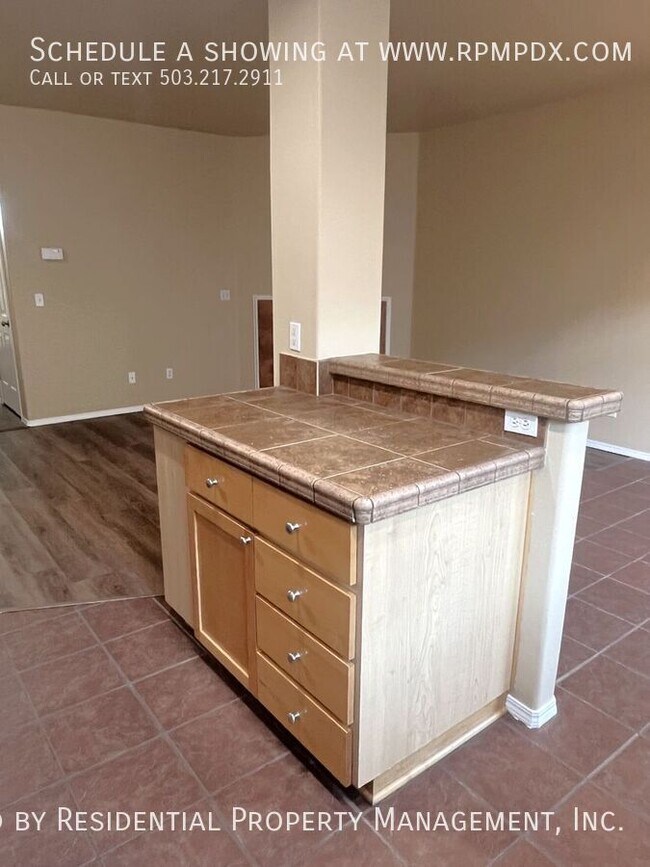 Building Photo - 17284 SW Pleasanton Ln