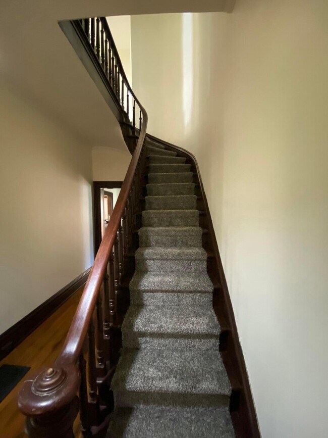 Building Photo - 102 N Washington St