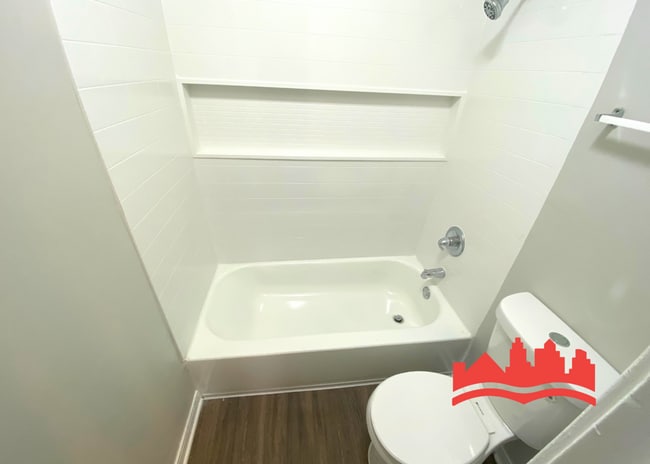 Building Photo - Welcome to 718 Northaven!