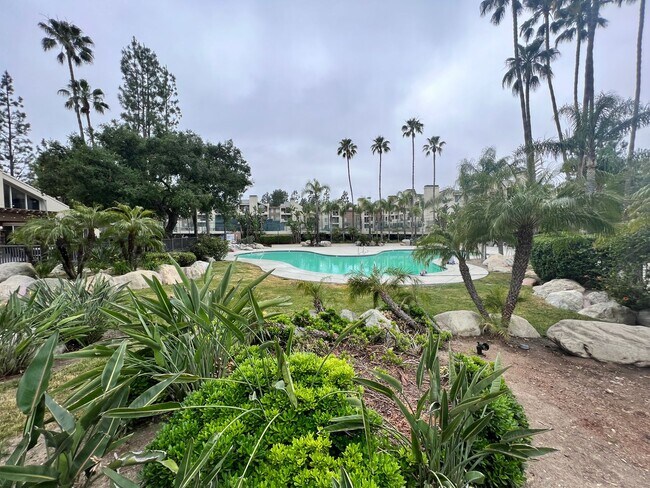 Building Photo - Warner Center 1 Bedroom Condo for Rent in Woodland Hills!