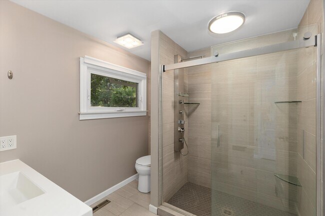 Building Photo - 4047 Ledgestone Dr