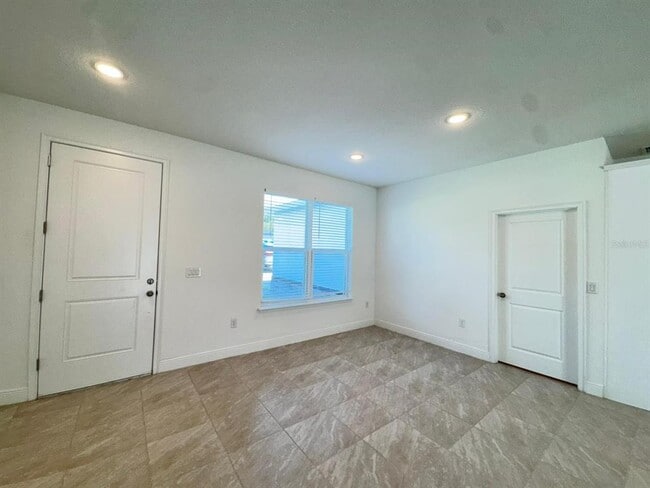 Building Photo - 442 Marion Oaks Course