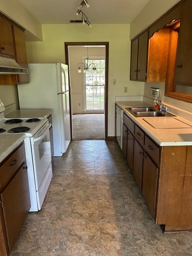 Building Photo - Southside Savannah -Windsor Forest West