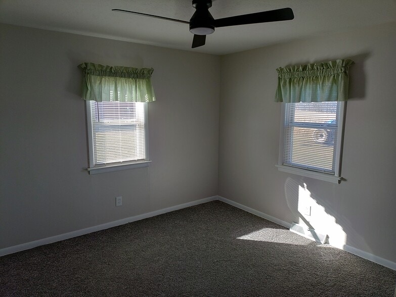 Building Photo - 6694 Boneta Rd