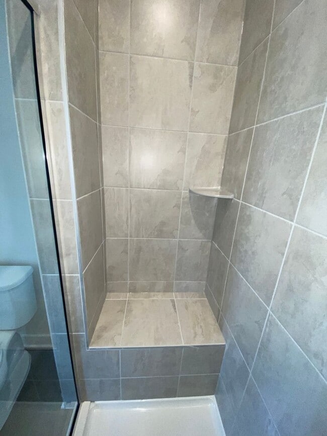 Building Photo - Edge at Azalea