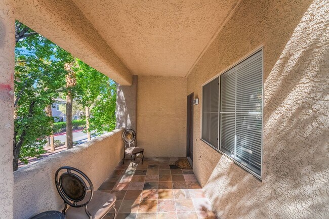 Building Photo - 3 Bedroom Furnished Condo in Spanish Palms