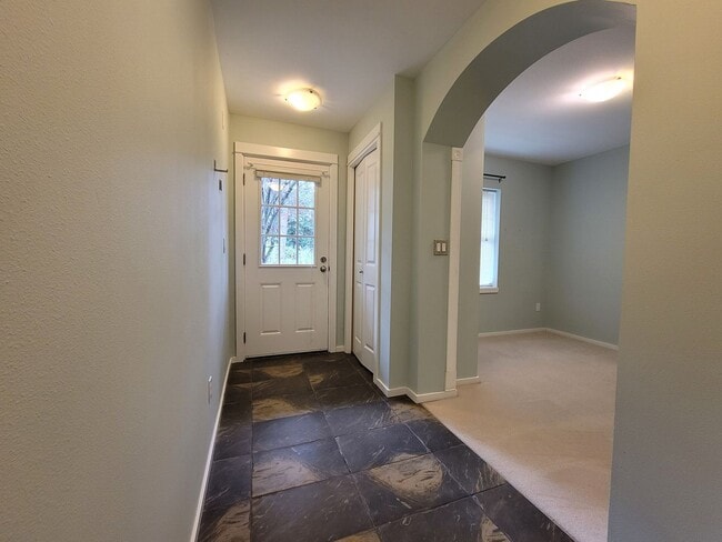 Building Photo - 22653 NE Alder Crest Ln