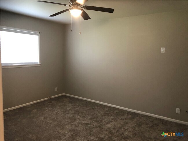 Building Photo - 1175 Canyon Dr