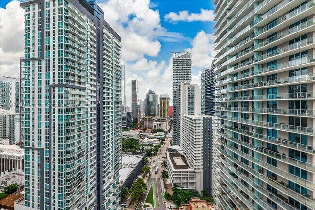Building Photo - 1000 Brickell Plaza