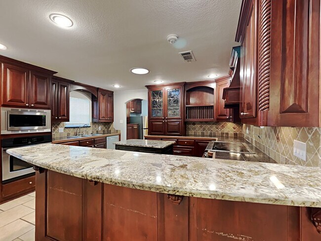 Building Photo - Spacious 4BR Home in Denton | Fireplace, Fenced Yard, Covered Patio + Near UNT