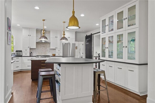 Building Photo - 455 Majestic Cove
