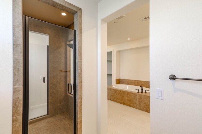 Building Photo - Stunning 5 Bed, 4 Full Baths And 2 Half Ba...