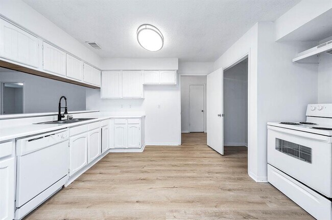 Building Photo - 11554 Chesswood Dr