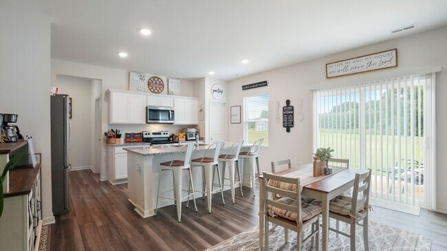 Building Photo - 530 Cessna Dr