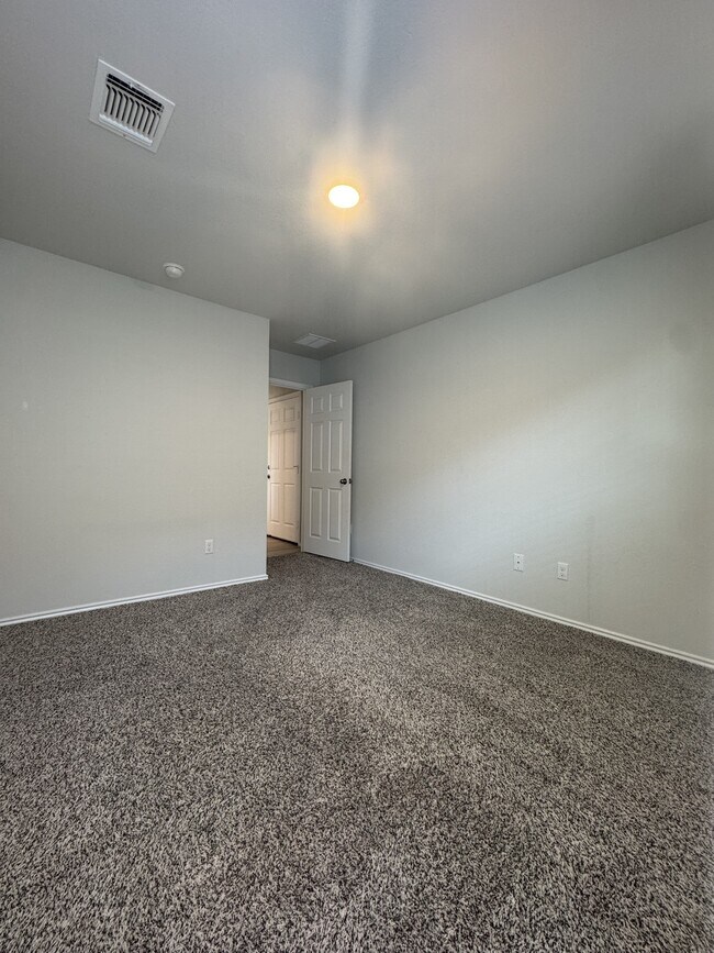 Building Photo - 7108 Gilbert Dr