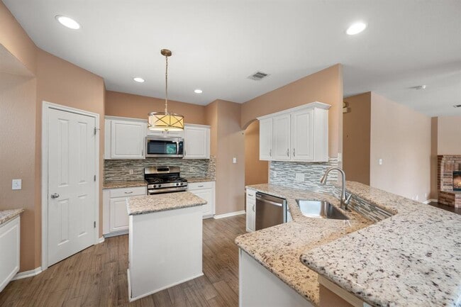 Building Photo - 1006 Shadow Valley Cove