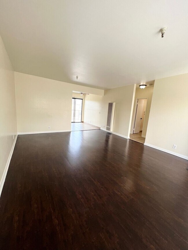 Interior Photo - Yukon (Regent)