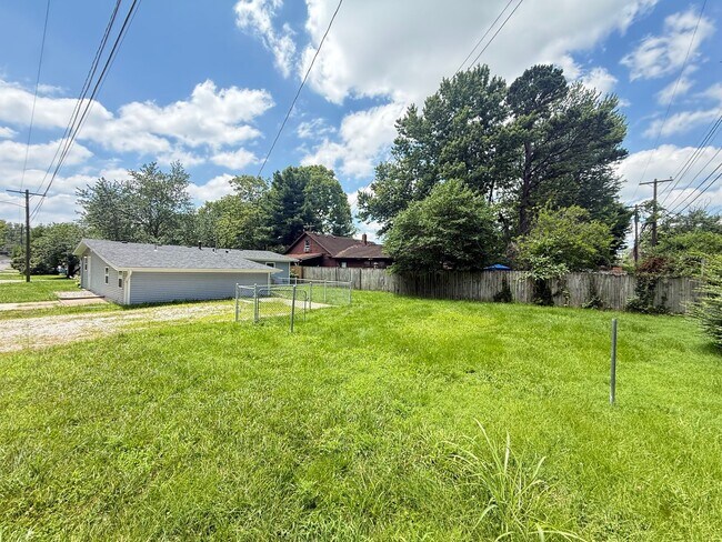 Building Photo - 3 Bed 1 Bath Springfield, MO