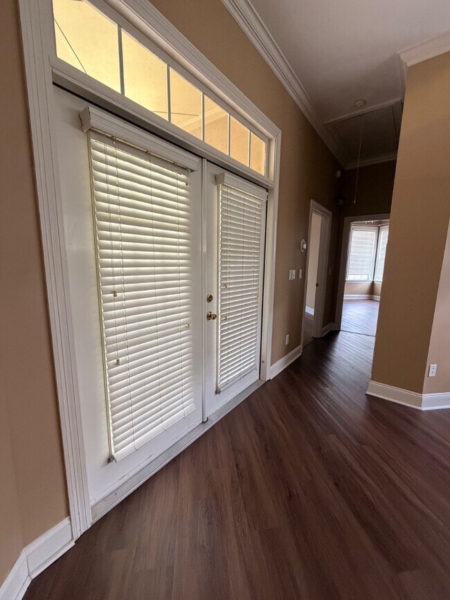Building Photo - 9342 Wrens Way