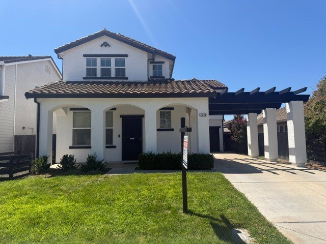 Building Photo - Gorgeous 3 Bedroom 2.5 Bathroom Plus Loft