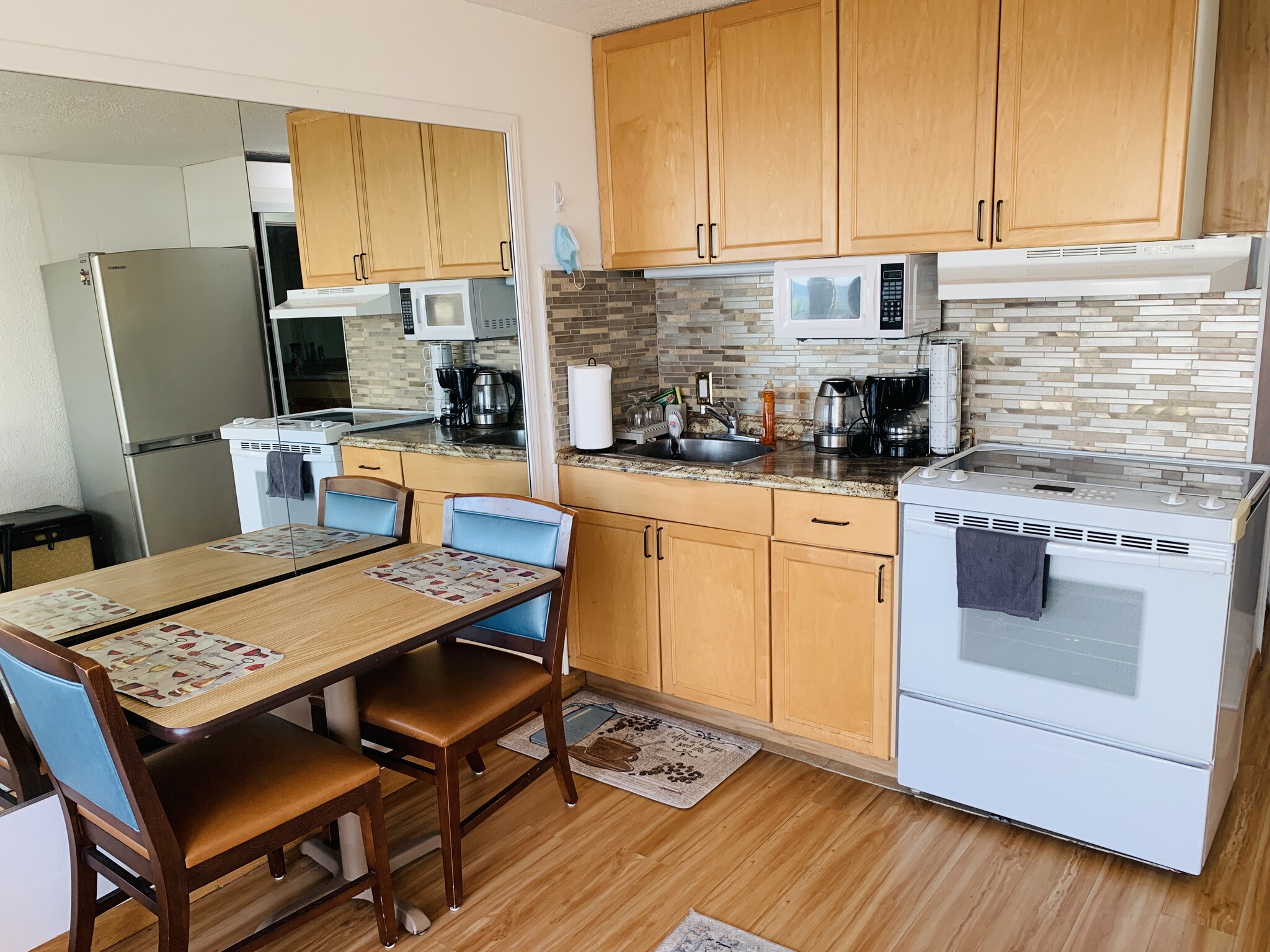 Kitchen and dining - 85-175 Farrington Hwy