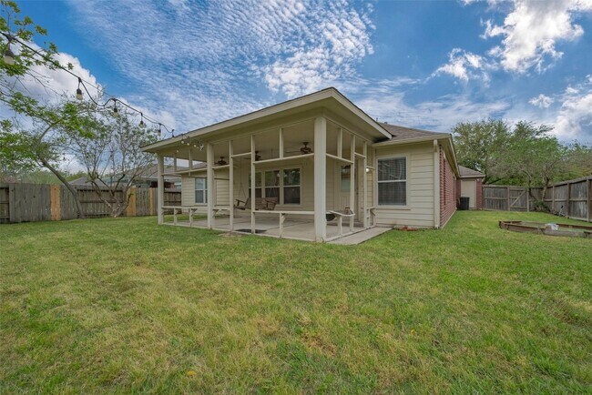 Building Photo - 16715 Red Falls Cir