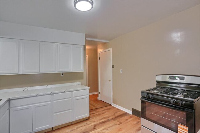 Building Photo - 194 Woodridge Dr