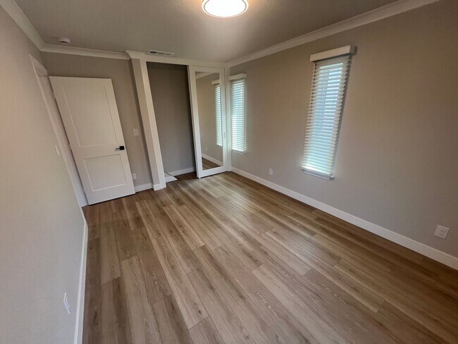 Building Photo - 630 Hollenbeck Ave