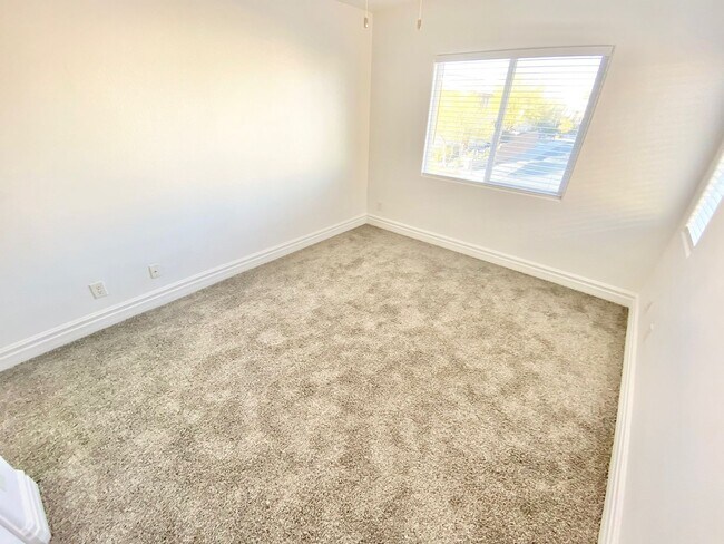 Building Photo - STUNNING 2 STORY HOME IN A GUARD GATED COM...