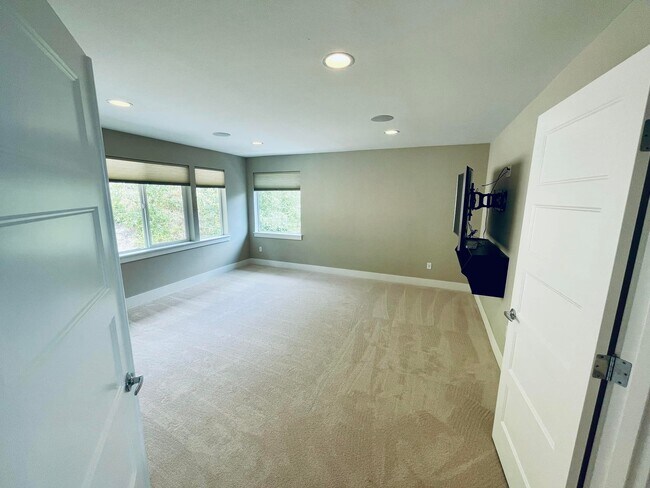 Building Photo - 8113 173rd Ave E