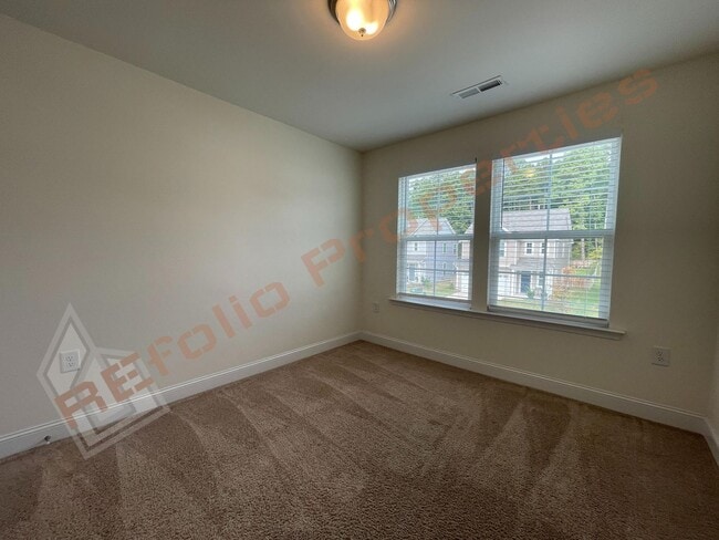 Building Photo - Great news! Get 50% off your first month’s rent when you sign by 12/31/2025! Plus Application fee...