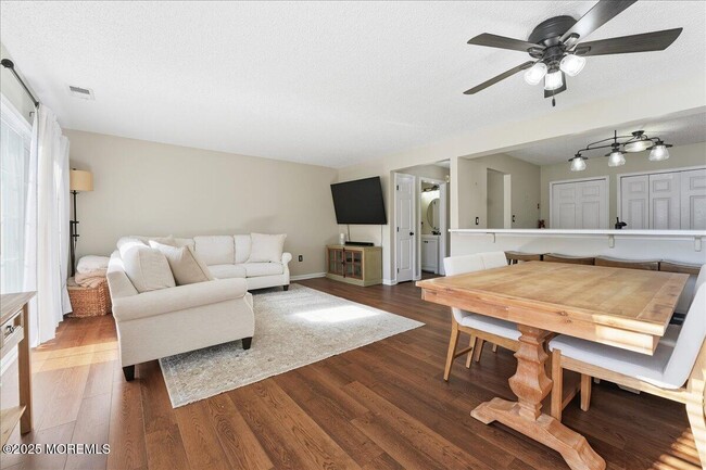 Building Photo - 26 Dover Ct