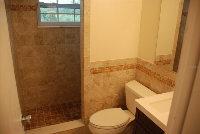 Building Photo - 1624 Springdale Dr